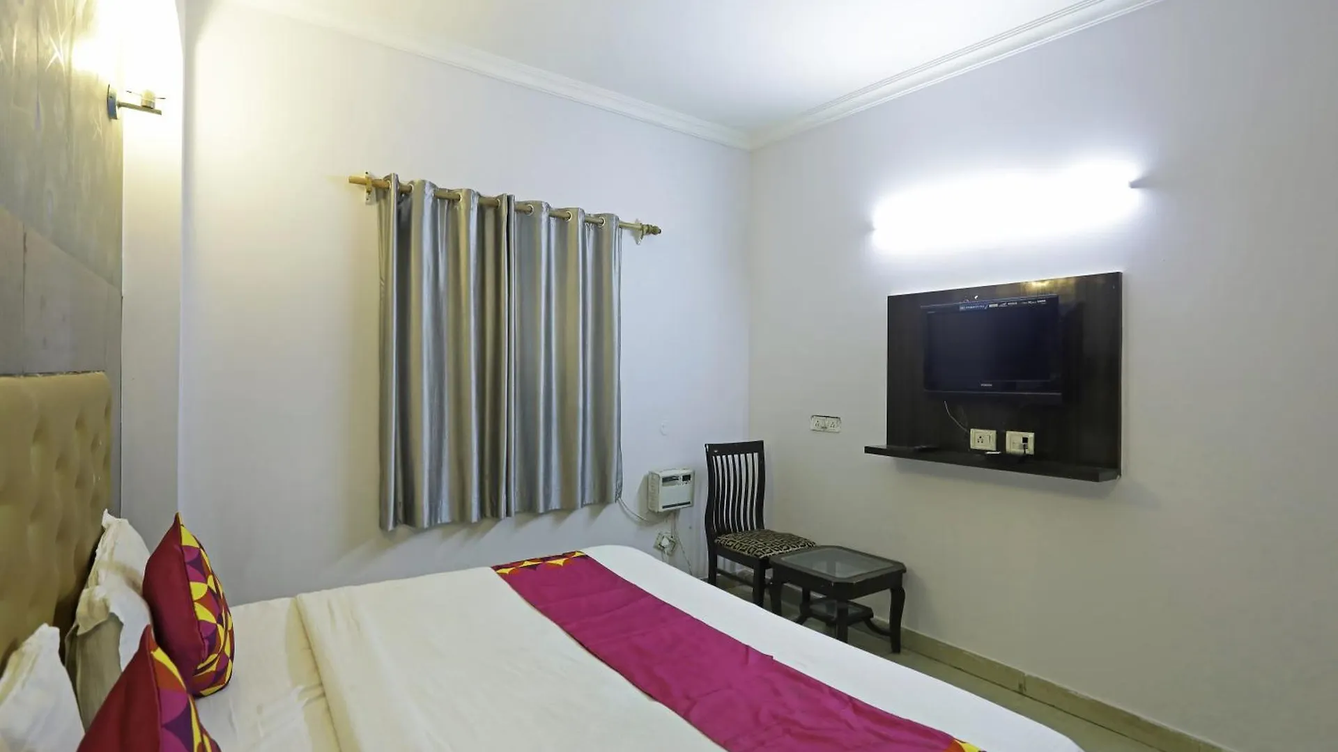 Hotel Samara Near Igi Airport Delhi New Delhi 3*,